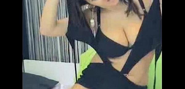  thick latina girl rubs her self all over on cam -tinycam.org